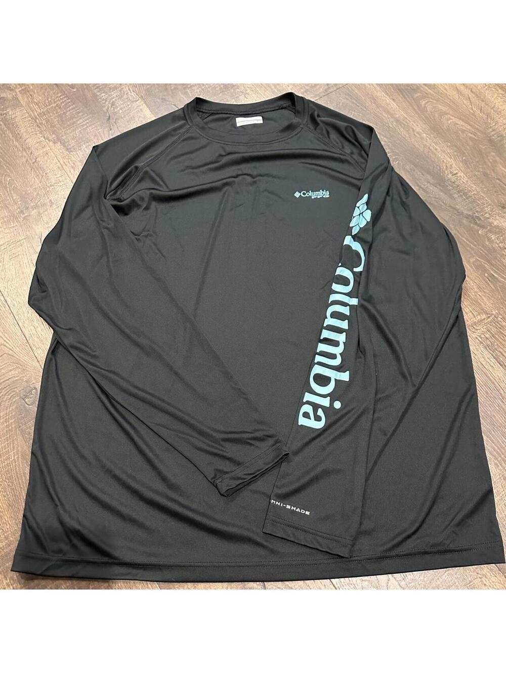 Columbia Sportswear Men's Black and Grey Shirt